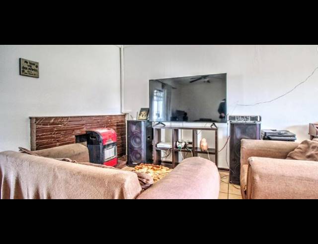 3 BEDROOM HOUSE FOR SALE IN CRESSLAWN